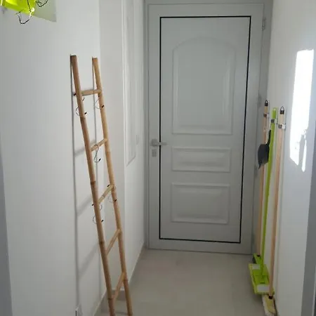 La Canopee Superbe 2 Pieces Neuf A 100m De La Classe 2 Etoiles *