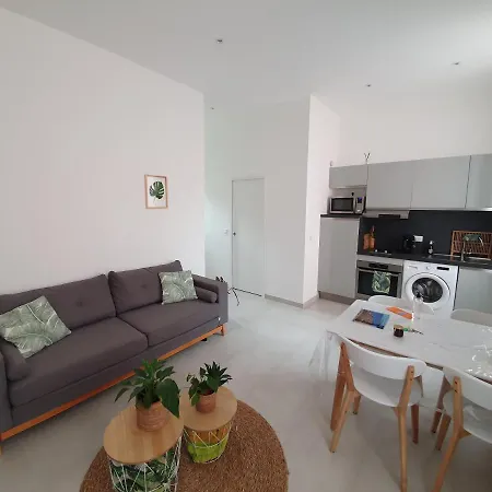 La Canopee Superbe 2 Pieces Neuf A 100m De La Classe 2 Etoiles