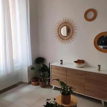 La Canopee Superbe 2 Pieces Neuf A 100m De La Classe 2 Etoiles *